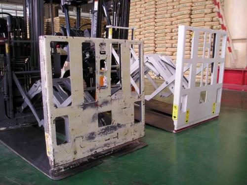 Defnydd Atodiad Gwthio Tynnu Forklfit mewn Sment