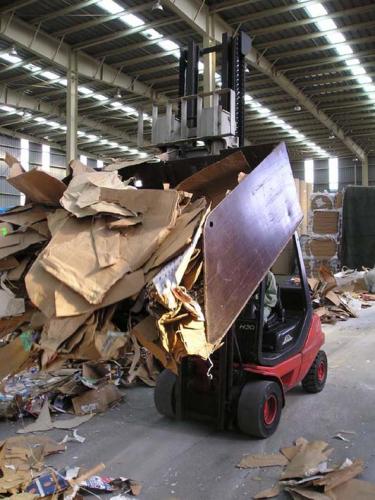 Fforch colfachog gyda bwced